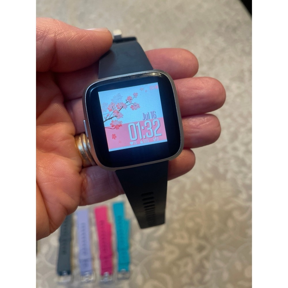 Fitbit Versa Fitness Tracker - Picture 4 of 7